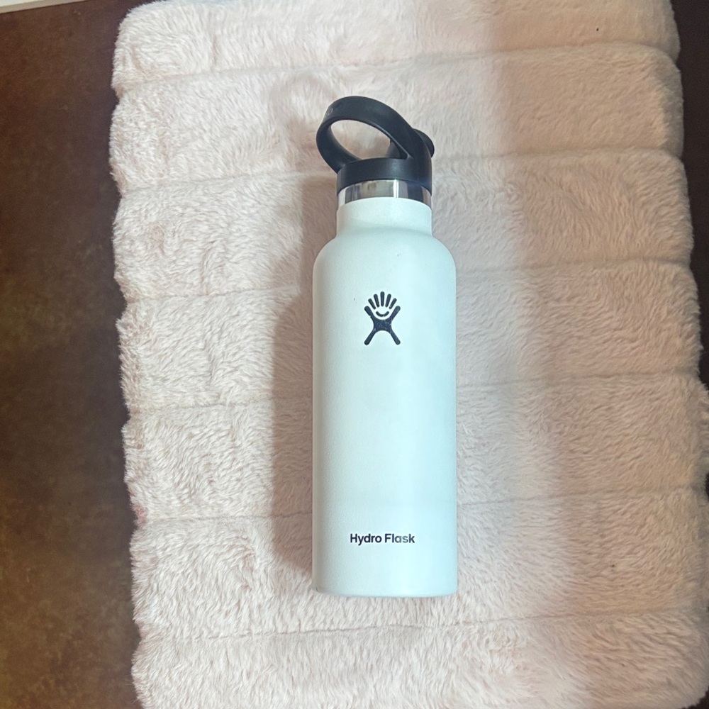 Hydro Flask White Bottle with Black Lid​